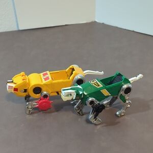 Vintage 1984 Voltron Yellow Lion And Green Lion World Events Productions Ltd